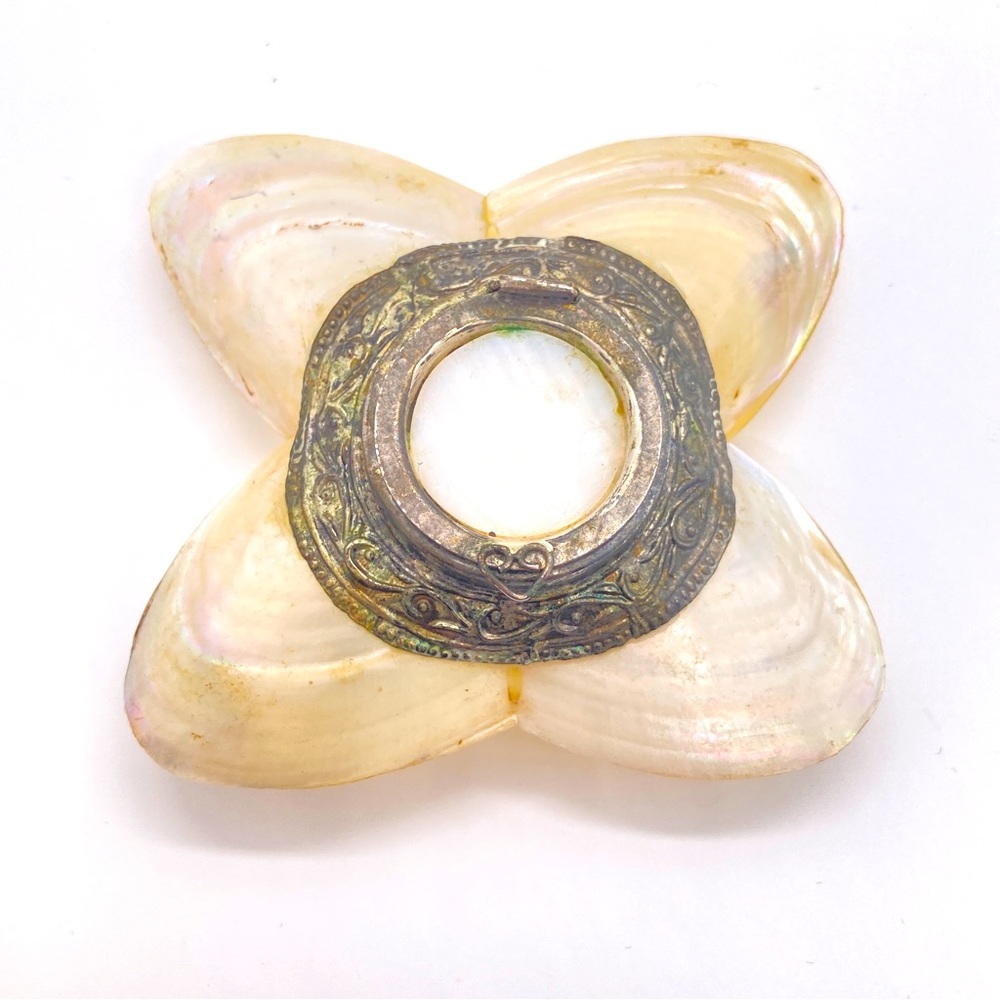 Vintage Mother of Pearl Shell Snuff Trinket Pill Box *Chipped*